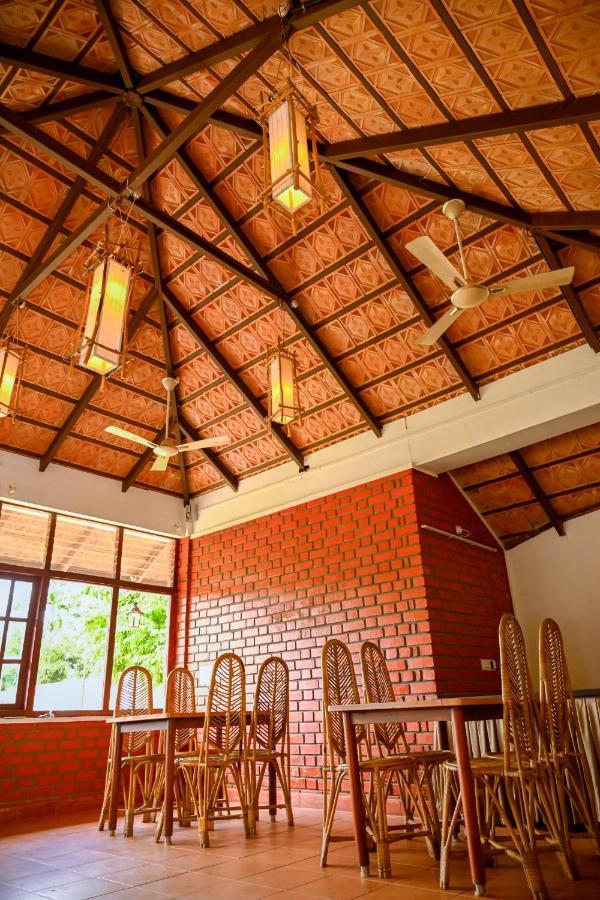 Hotel The Shire Sultan Bathery Esterno foto
