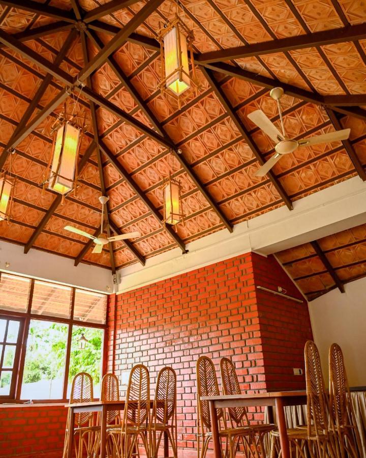 Hotel The Shire Sultan Bathery Esterno foto