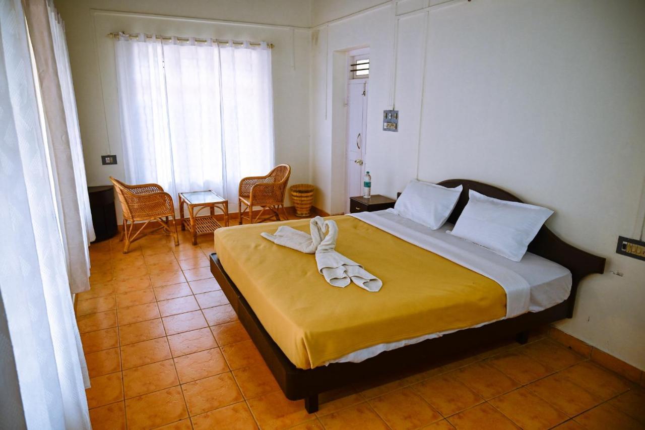 Hotel The Shire Sultan Bathery Esterno foto