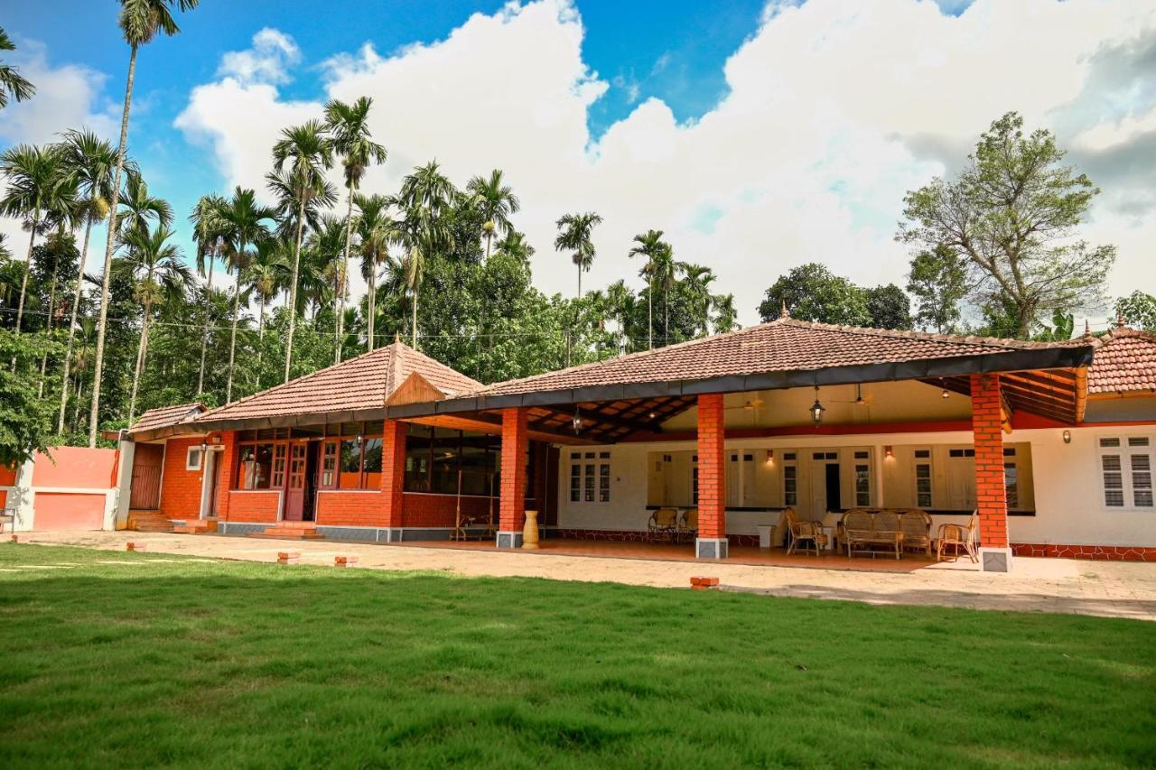 Hotel The Shire Sultan Bathery Esterno foto
