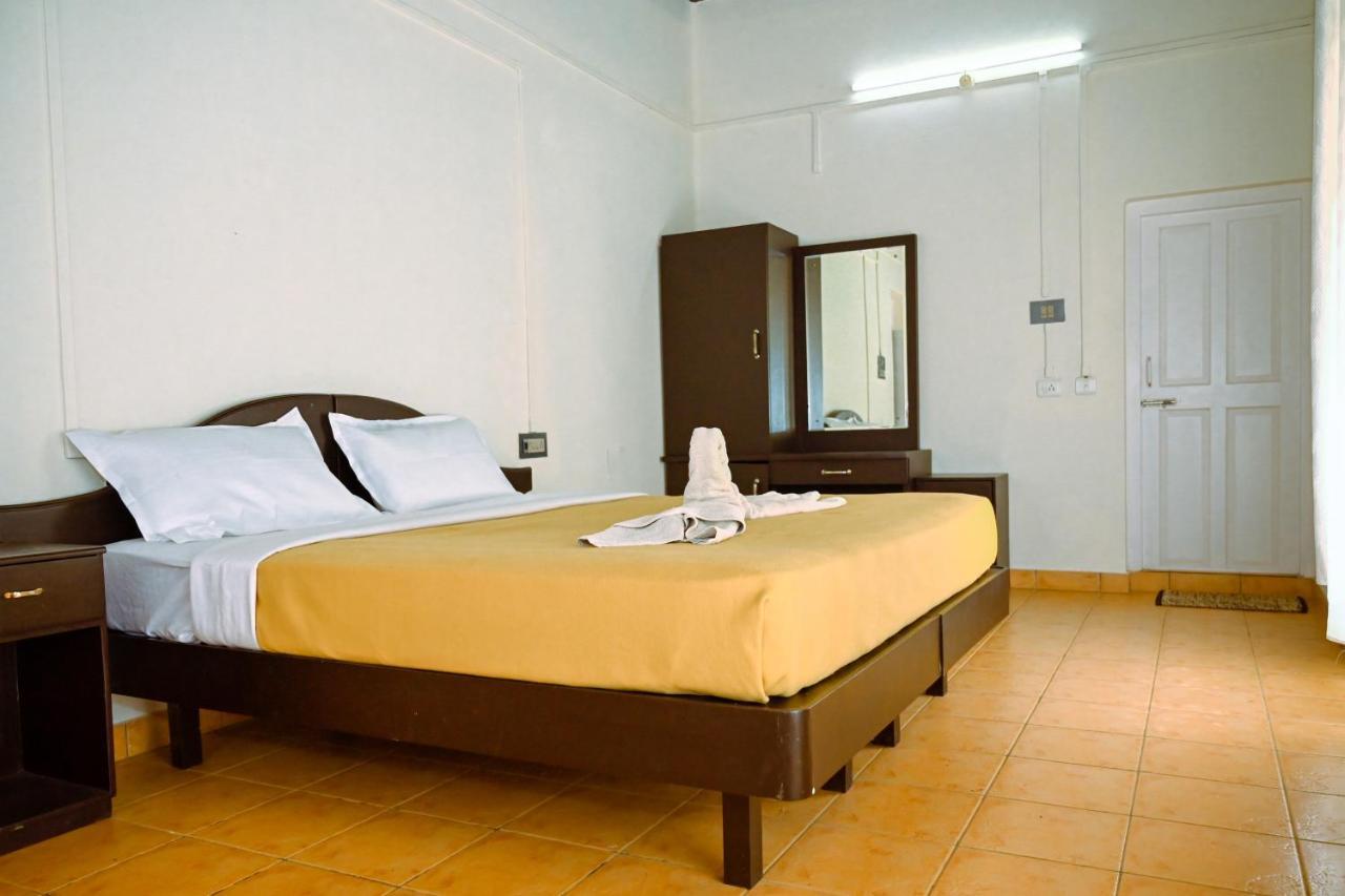 Hotel The Shire Sultan Bathery Esterno foto