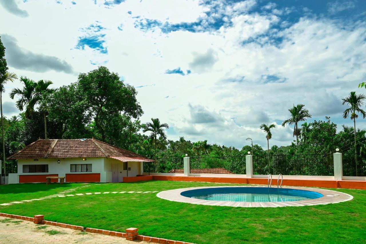 Hotel The Shire Sultan Bathery Esterno foto