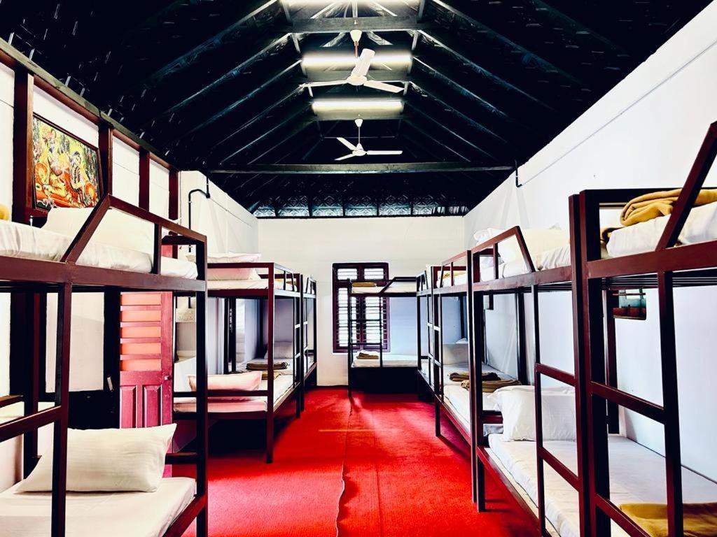Hotel The Shire Sultan Bathery Esterno foto